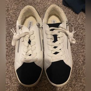 Women’s shoes